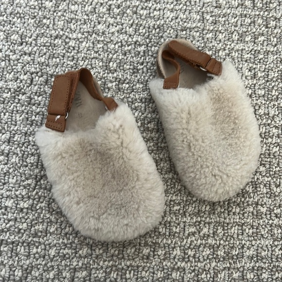 Zara Baby Sherpa Clogs Mules Shoes White and tan 23